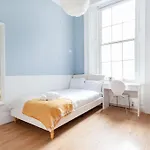 Studio Near Queensway