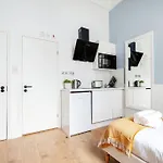 Studio Near Queensway