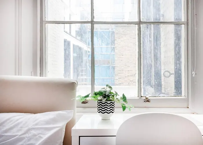 Studio Near Queensway